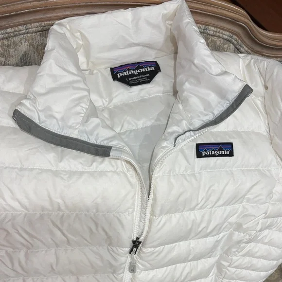 Patagonia Women's White Puffer Jacket - Picture 5 of 6